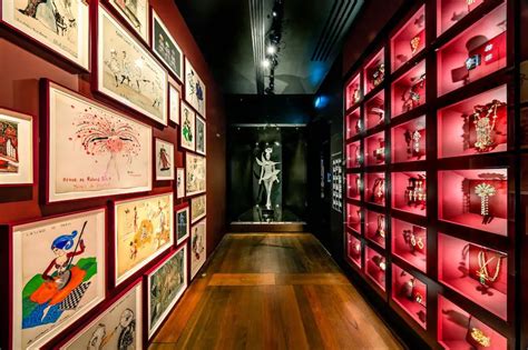 yves saint laurent fashion museum